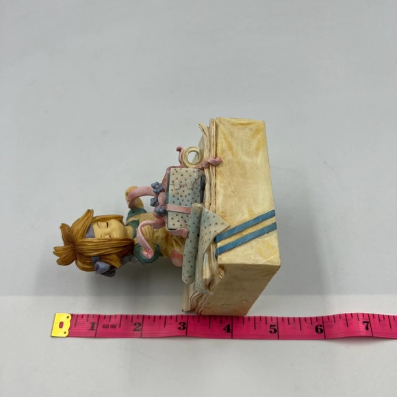 Life Lesson Bow-tied Box Resin Demdaco 2001 Woman Wrapping Gift Figurine - Picture 9 of 9
